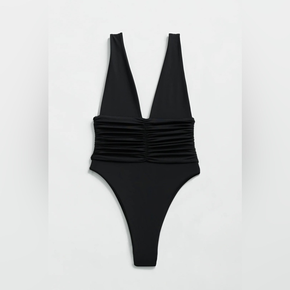 Echo One Piece Moderate Coverage - Black